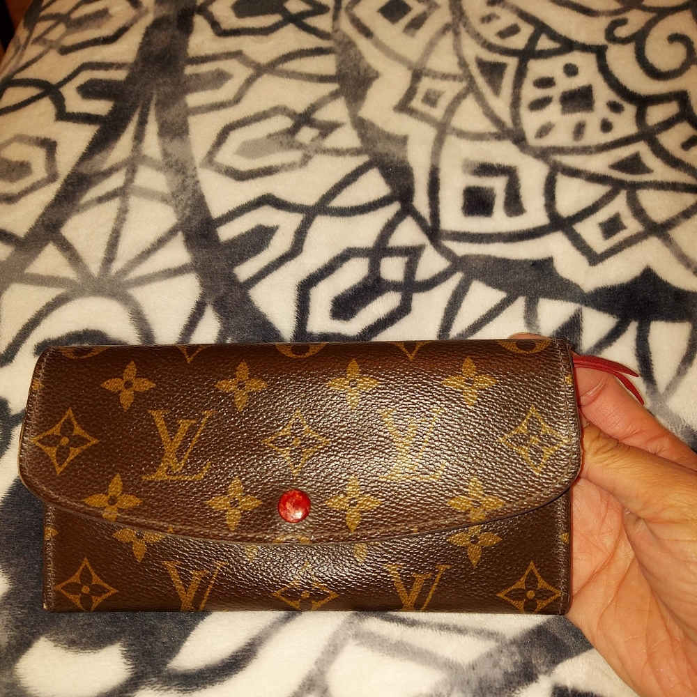 Pre owned/Used LV Emilie Wallet
